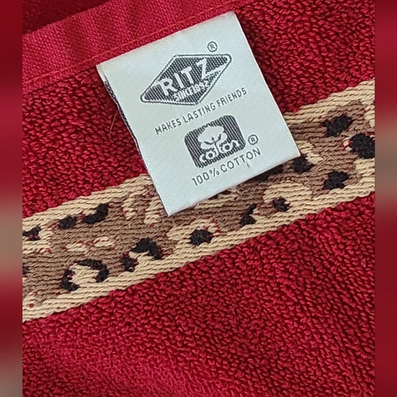 Ritz - Christmas Red Leopard Print 3 Pc Towel Set - Picture 3 of 7
